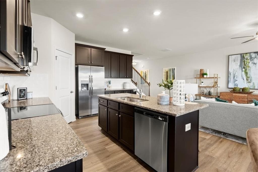 4 bedroom, 3 bathroom, 1,854 sq ft townhouse for sale at 821 Leraes Way, Loganville, GA 30052 — photo 9