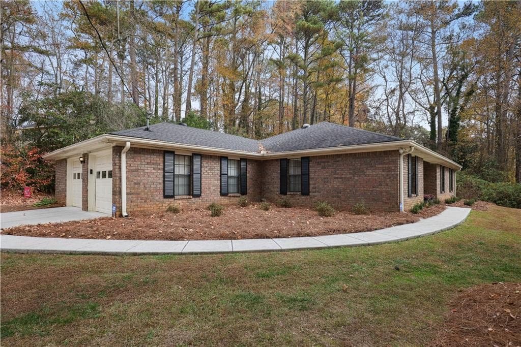 4 bedroom, 2 bathroom, 2,076 sq ft single family residence for sale at 84 Lake Somerset Drive, Marietta, GA 30064 — photo 2