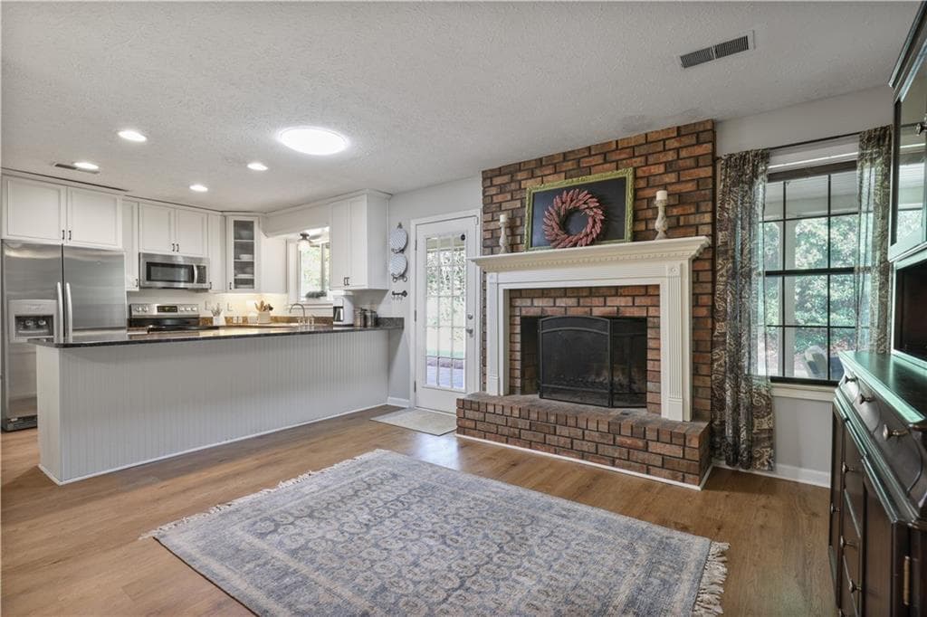4 bedroom, 2 bathroom, 2,076 sq ft single family residence for sale at 84 Lake Somerset Drive, Marietta, GA 30064 — photo 6