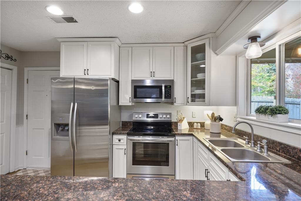 4 bedroom, 2 bathroom, 2,076 sq ft single family residence for sale at 84 Lake Somerset Drive, Marietta, GA 30064 — photo 10