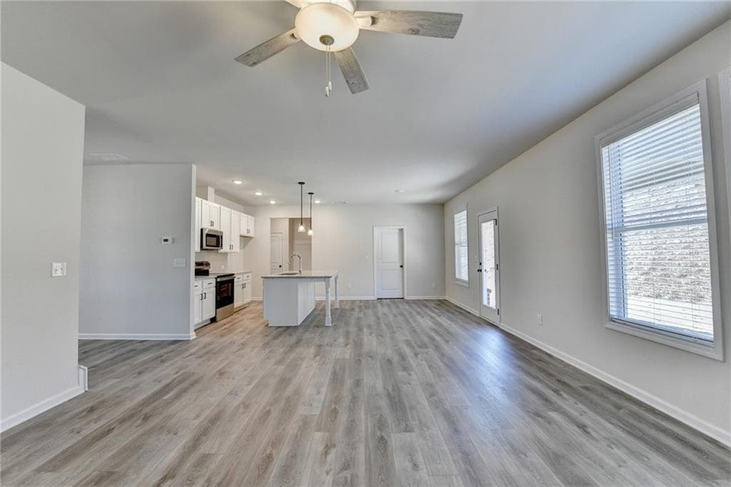 4 bedroom, 3 bathroom, 2,511 sq ft single family residence for sale at 696 Rodeo Drive, Auburn, GA 30011 — photo 7