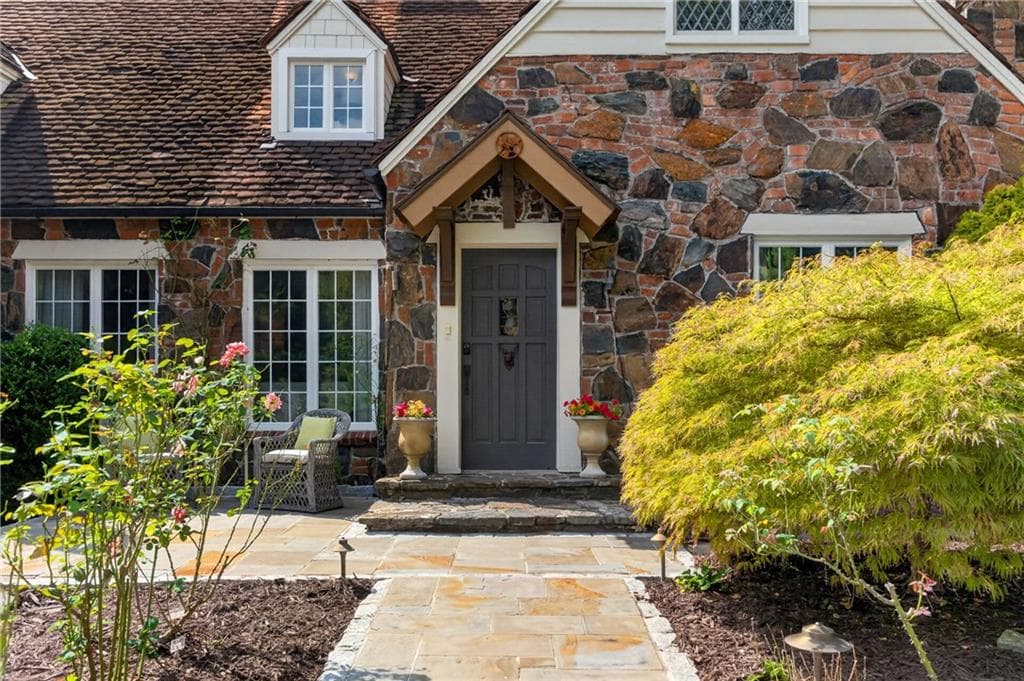3 bedroom, 3 bathroom, 2,431 sq ft single family residence for sale at 3626 Kingsboro Road, Atlanta, GA 30319 — photo 2