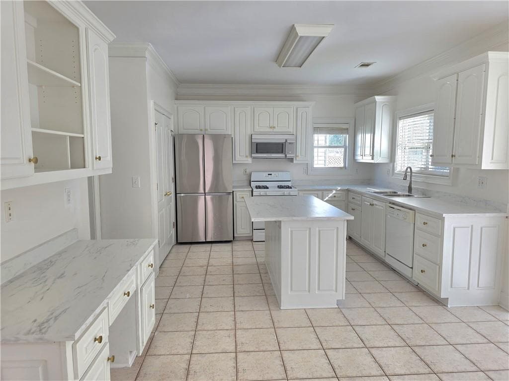 4 bedroom, 3 bathroom, 2,847 sq ft single family residence for rent at 3385 Wellbrook Drive, Loganville, GA 30052 for $2,300 a month — photo 4