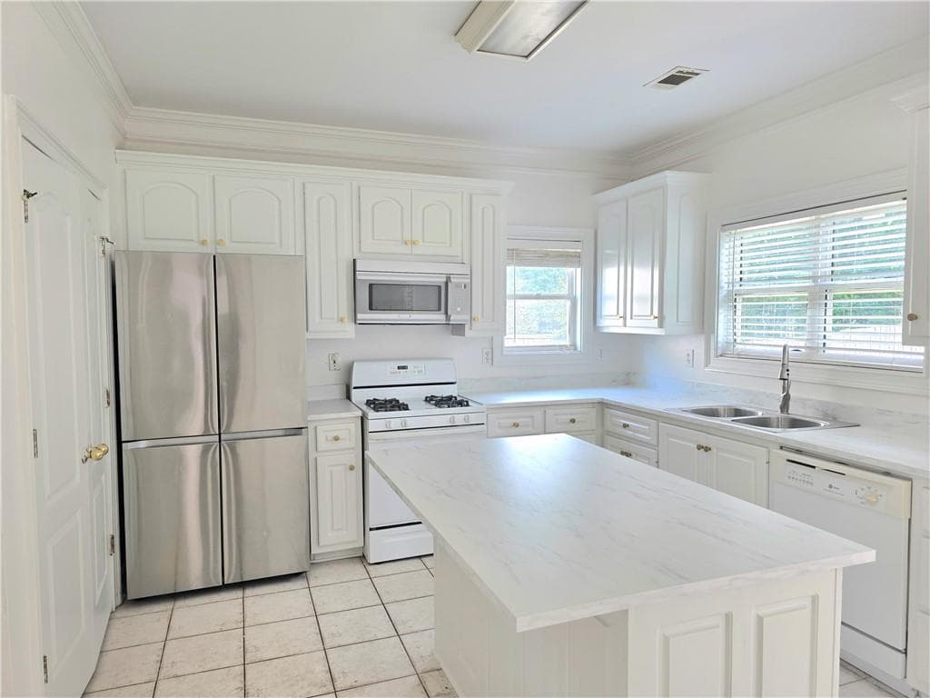4 bedroom, 3 bathroom, 2,847 sq ft single family residence for rent at 3385 Wellbrook Drive, Loganville, GA 30052 for $2,300 a month — photo 3