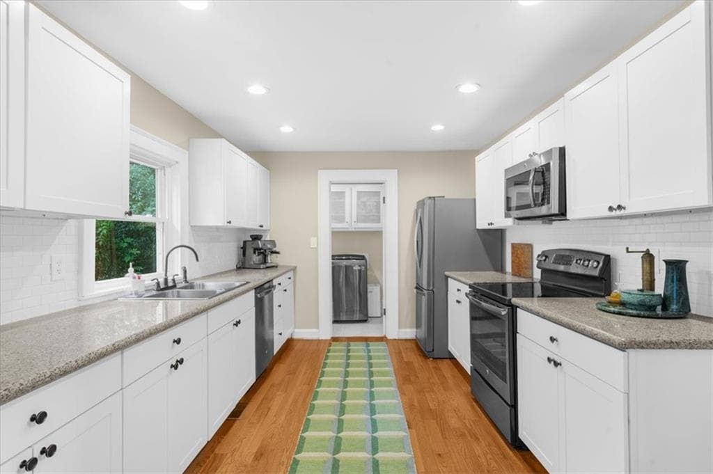 2 bedroom, 2 bathroom, 1,160 sq ft single family residence for sale at 87 Warren Street, Atlanta, GA 30317 — photo 4