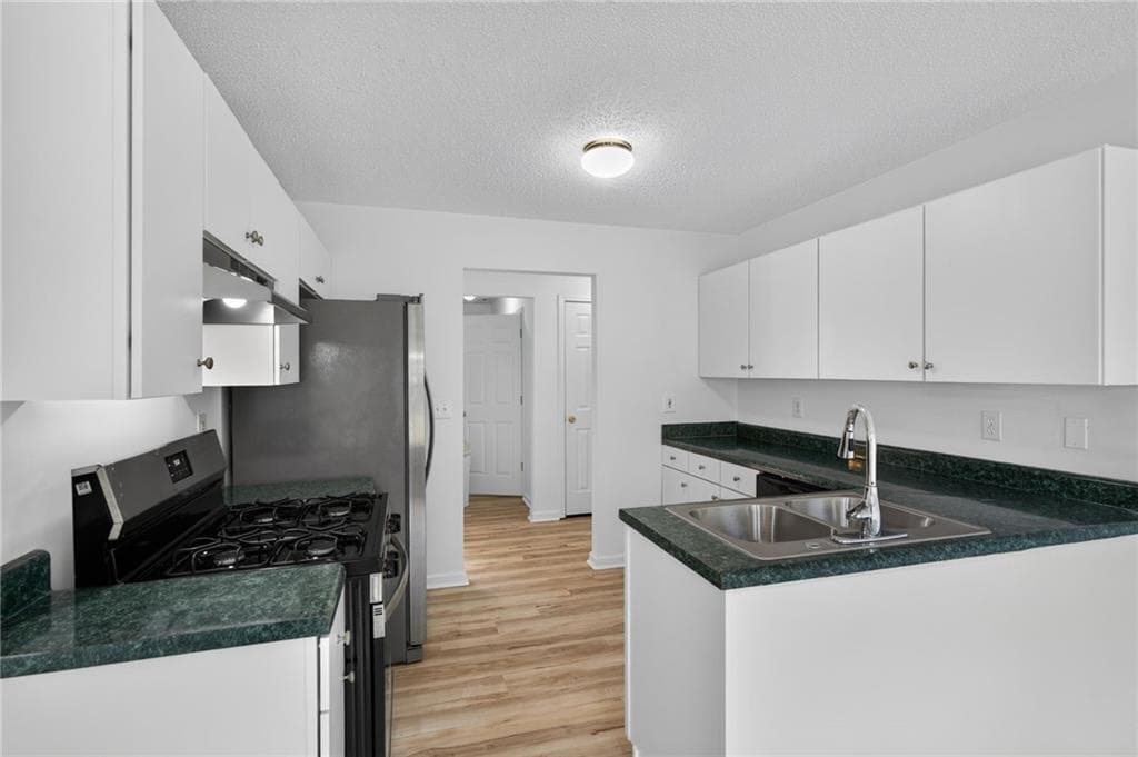 3 bedroom, 2 bathroom, 1,447 sq ft single family residence for sale at 4135 Green Field Drive, Douglasville, GA 30135 — photo 3