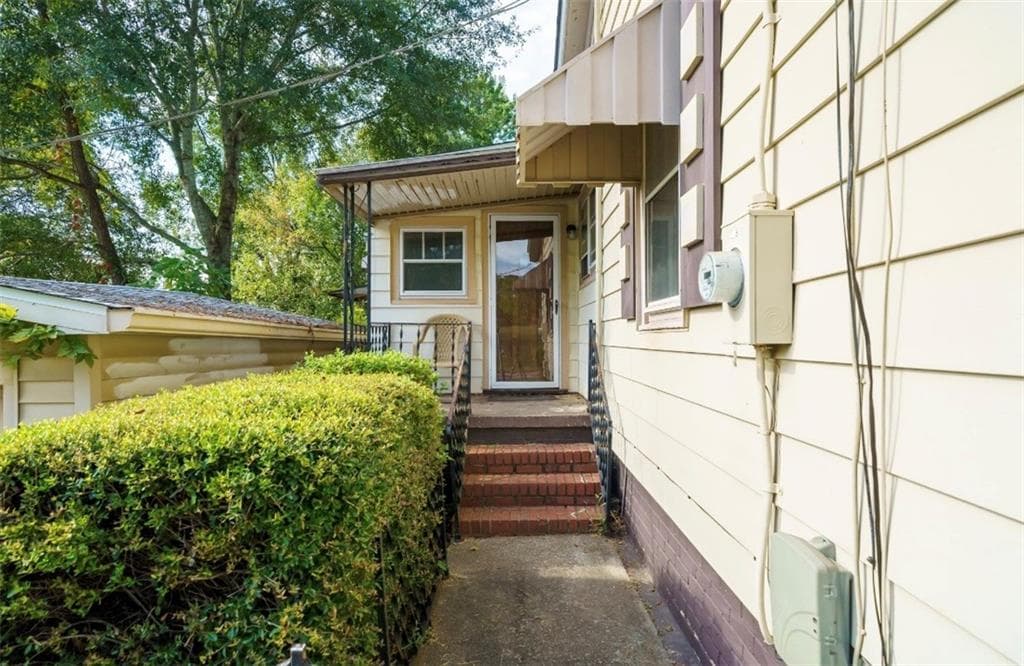 3 bedroom, 1 bathroom, 2,100 sq ft single family residence for sale at 175 A W Roberts Dr., Ball Ground, GA 30107 — photo 3