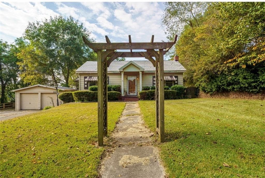 3 bedroom, 1 bathroom, 2,100 sq ft single family residence for sale at 175 A W Roberts Dr., Ball Ground, GA 30107 — photo 5