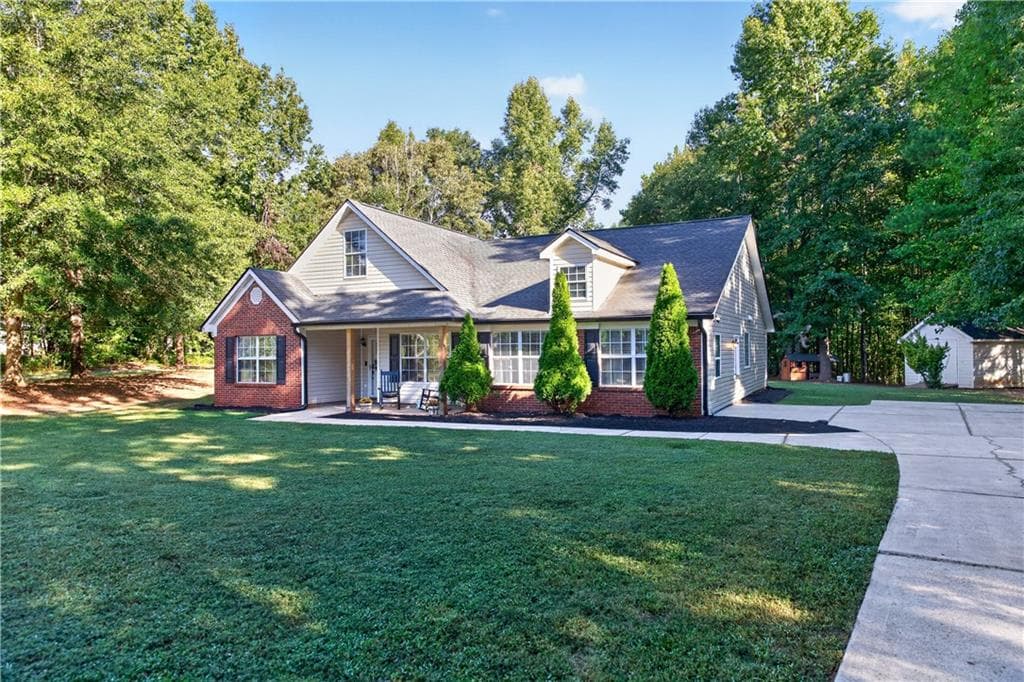 4 bedroom, 3 bathroom, 2,073 sq ft single family residence for sale at 449 Stallsworth Road, Mcdonough, GA 30252 — photo 3