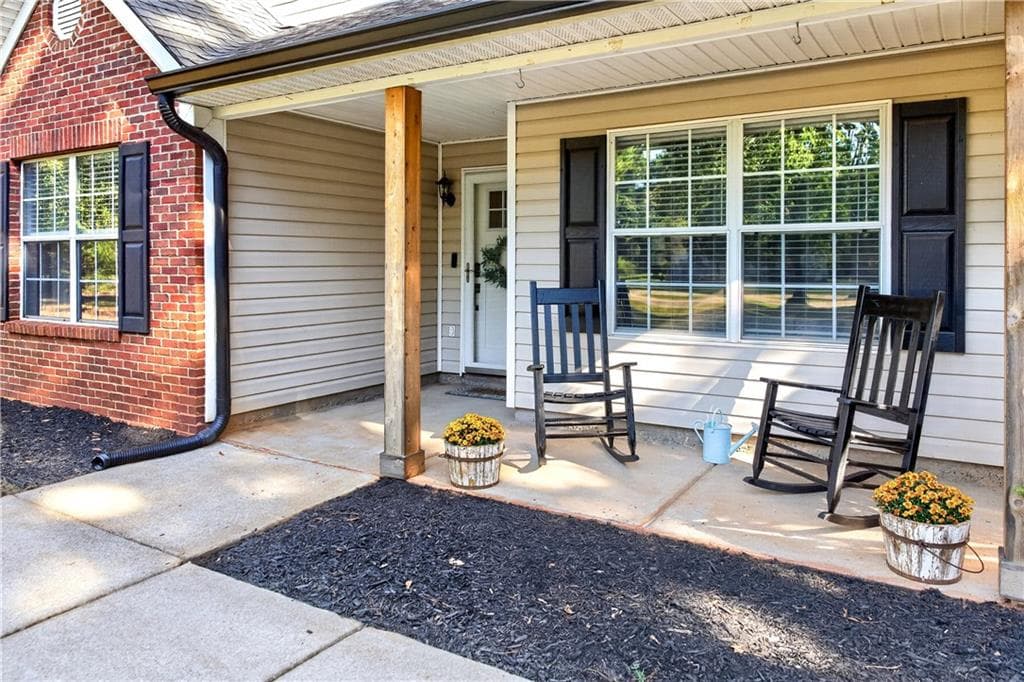 4 bedroom, 3 bathroom, 2,073 sq ft single family residence for sale at 449 Stallsworth Road, Mcdonough, GA 30252 — photo 6