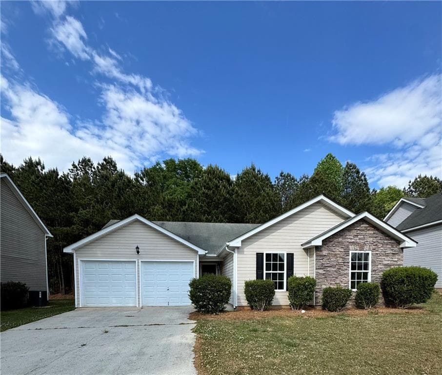 3 bedroom, 2 bathroom, 1,525 sq ft single family residence for rent at 4840 Heather Mill Trace, Snellville, GA 30039 for $2,100 a month