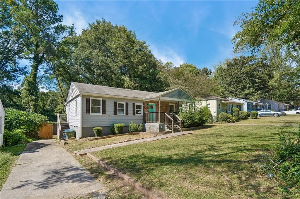 3 bedroom, 2 bathroom, 1,190 sq ft single family residence for sale at 1367 Kenilworth Drive, Atlanta, GA 30310 — photo 2