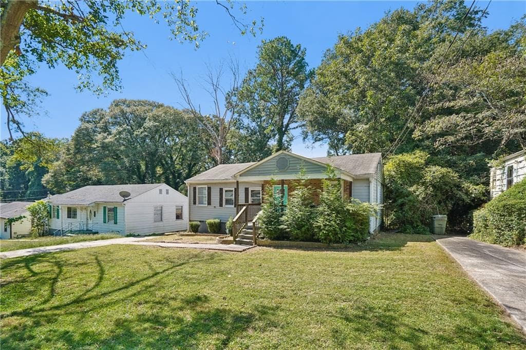 3 bedroom, 2 bathroom, 1,190 sq ft single family residence for sale at 1367 Kenilworth Drive, Atlanta, GA 30310 — photo 3