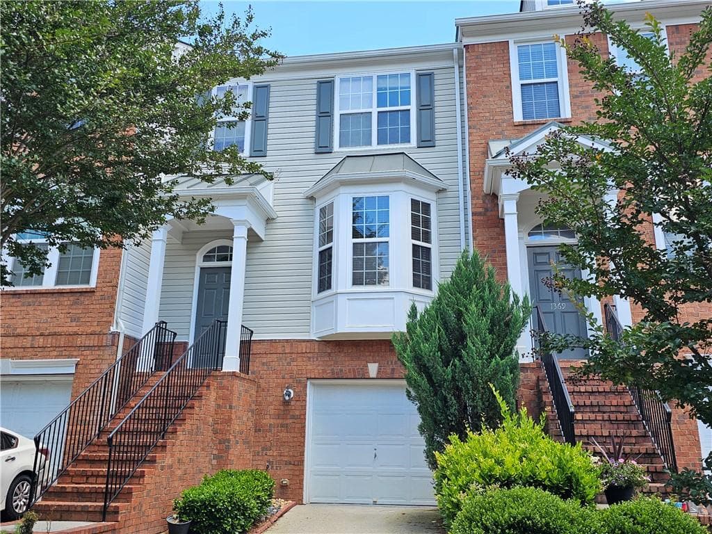 3 bedroom, 4 bathroom, 1,732 sq ft townhouse for rent at 1367 Thornborough Drive, Alpharetta, GA 30004 for $2,350 a month — photo 1 of 32
