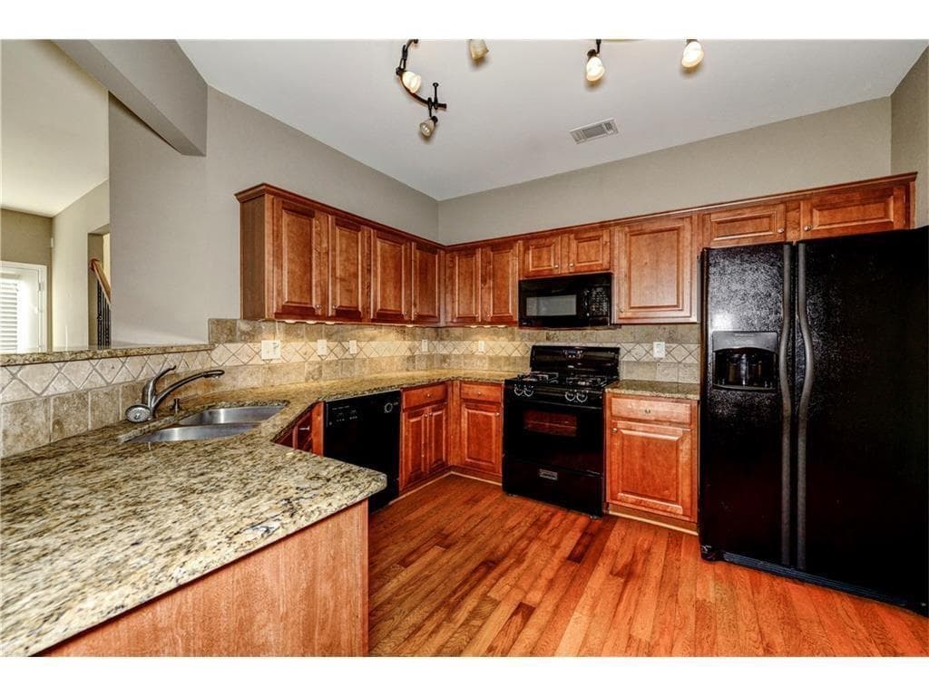 3 bedroom, 3 bathroom, 1,980 sq ft townhouse for rent at 4976 Berkeley Oak Drive, Peachtree Corners, GA 30092 for $2,500 a month — photo 9