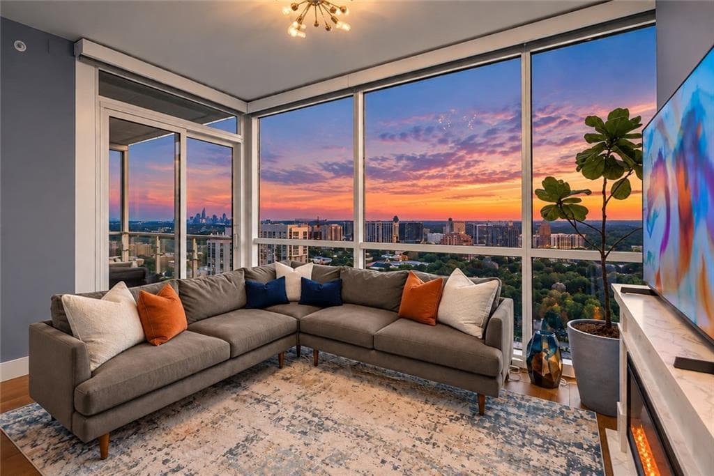 2 bedroom, 1 bathroom, 1,120 sq ft condominium for sale at 3325 Piedmont Road 2503, Atlanta, GA 30305 — photo 2