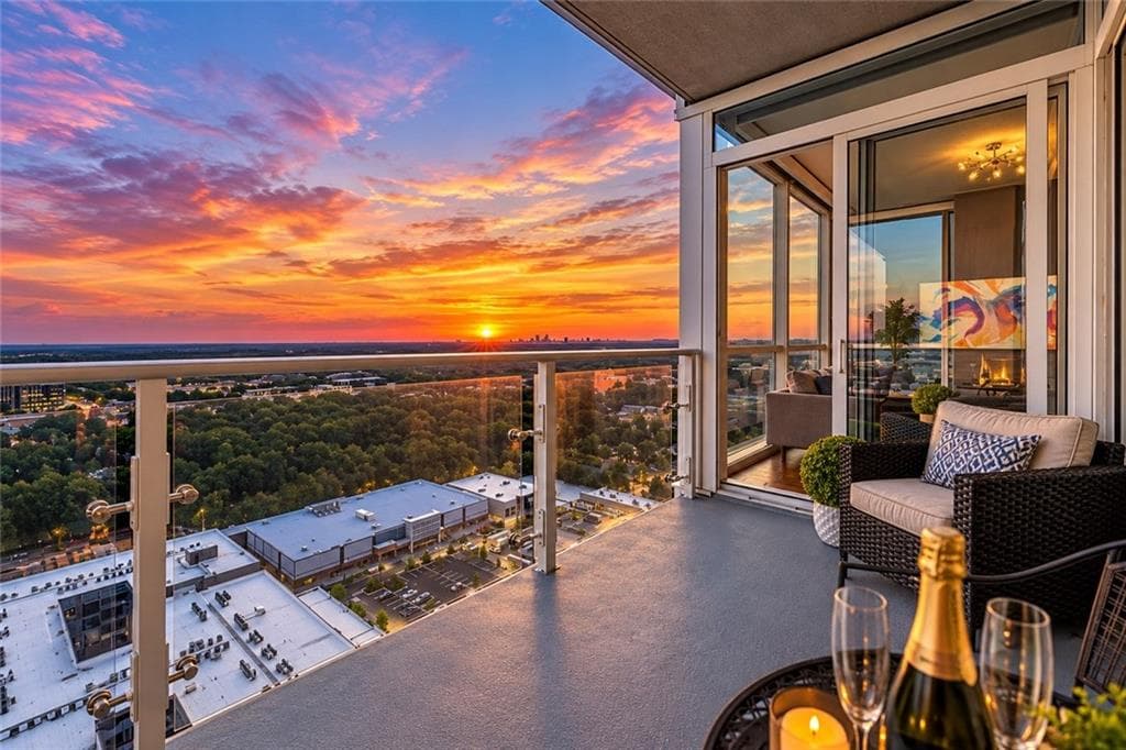 2 bedroom, 1 bathroom, 1,120 sq ft condominium for sale at 3325 Piedmont Road 2503, Atlanta, GA 30305 — photo 3