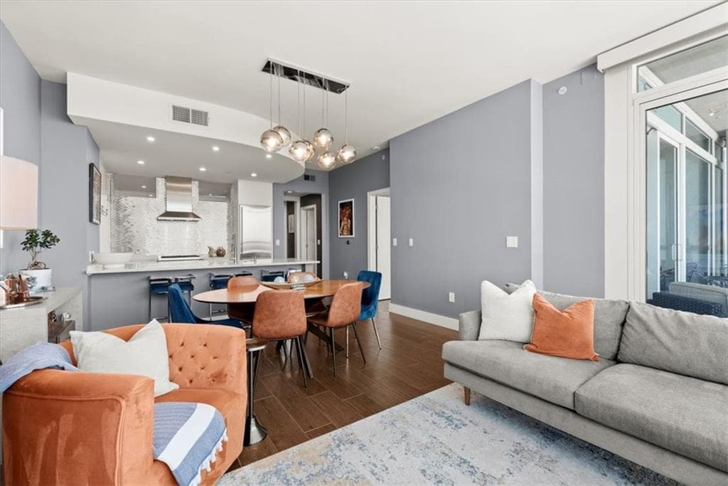 2 bedroom, 1 bathroom, 1,120 sq ft condominium for sale at 3325 Piedmont Road 2503, Atlanta, GA 30305 — photo 6