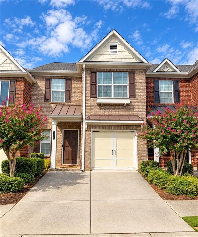 2 bedroom, 3 bathroom, 1,594 sq ft townhouse for rent at 9776 Preswicke Point, Alpharetta, GA 30022 for $2,350 a month — photo 1 of 22