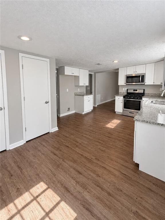 3 bedroom, 3 bathroom, 1,876 sq ft single family residence for rent at 6765 Greenbower Lane, Atlanta, GA 30349 for $2,200 a month — photo 6