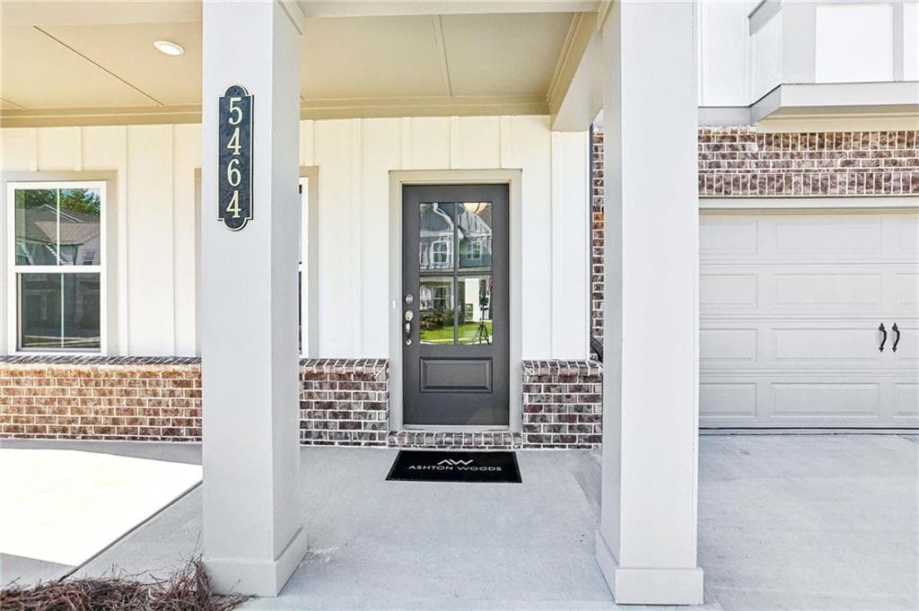 5 bedroom, 4 bathroom, 2,843 sq ft single family residence for sale at 5464 Hargrove Way, Flowery Branch, GA 30542 — photo 2