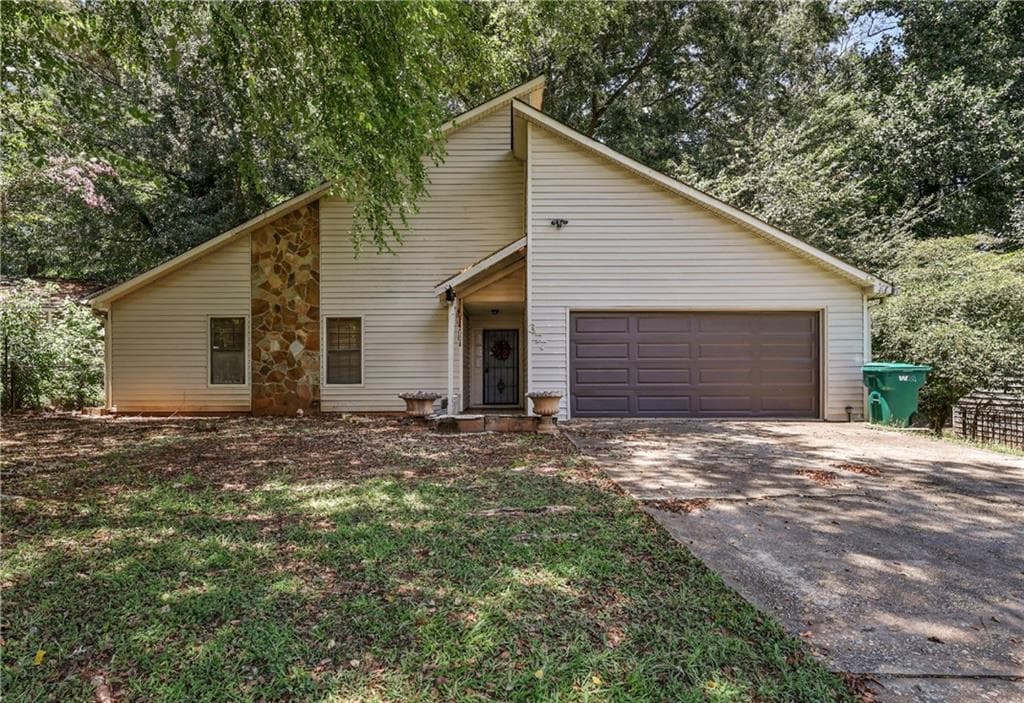 3 bedroom, 2 bathroom, 1,694 sq ft single family residence for sale at 377 Sir William Court, Jonesboro, GA 30238