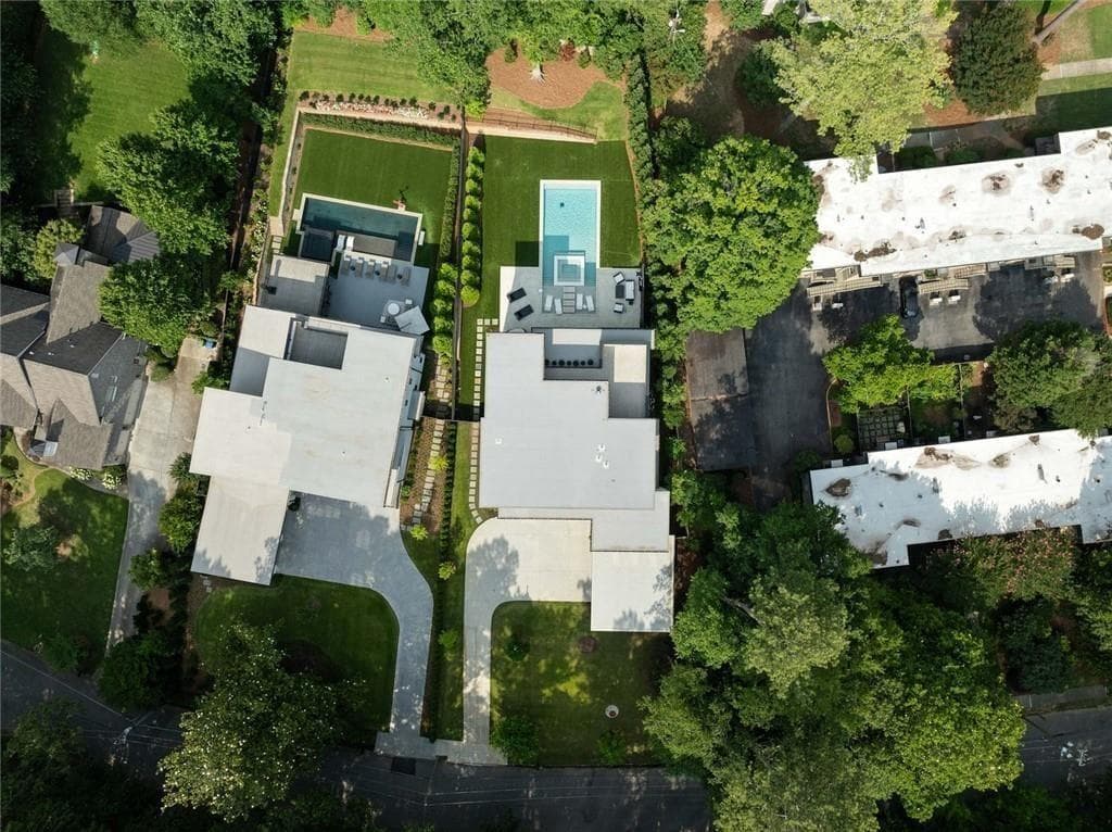 6 bedroom, 5 bathroom, 12,000 sq ft single family residence for sale at 4063 Rickenbacker Drive, Atlanta, GA 30342 — photo 3