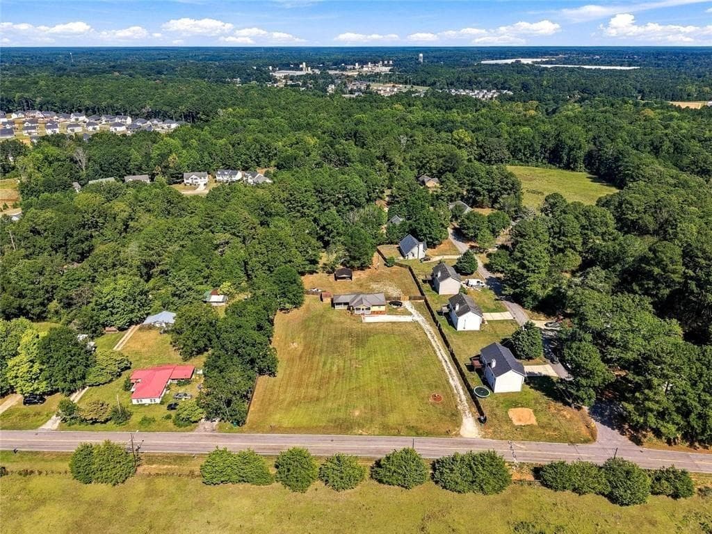 2 bedroom, 1 bathroom, 1,040 sq ft single family residence for sale at 600 Cannon Drive, Social Circle, GA 30025