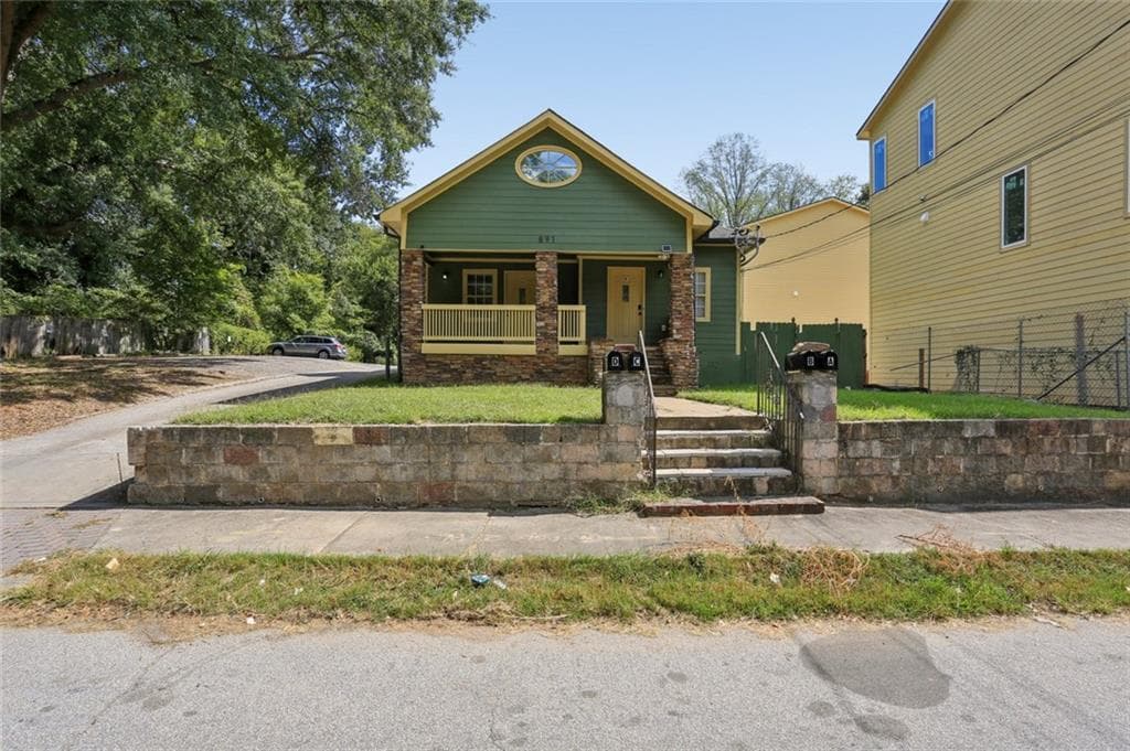 3 bedroom, 1 bathroom, 1,000 sq ft triplex for rent at 891 N Eugenia Place A, Atlanta, GA 30318 for $1,595 a month — photo 1 of 16