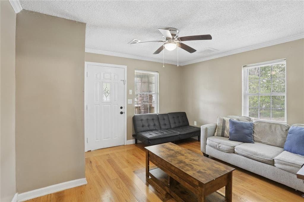 3 bedroom, 1 bathroom, 1,000 sq ft triplex for rent at 891 N Eugenia Place A, Atlanta, GA 30318 for $1,595 a month — photo 4