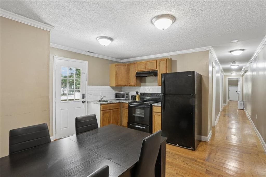 3 bedroom, 1 bathroom, 1,000 sq ft triplex for rent at 891 N Eugenia Place A, Atlanta, GA 30318 for $1,595 a month — photo 6