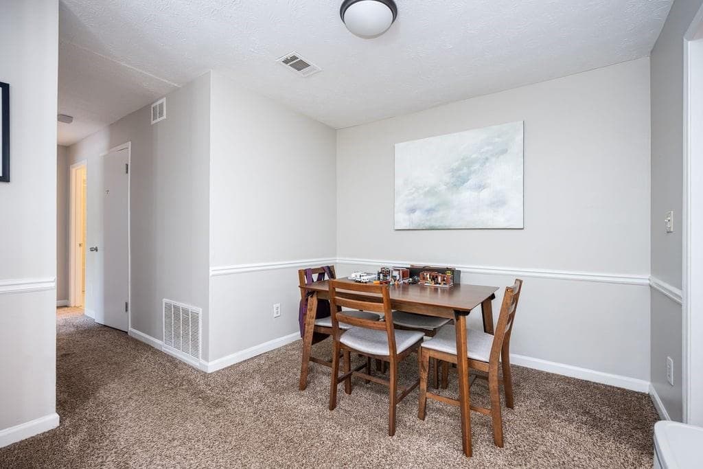 2 bedroom, 1 bathroom, 1,126 sq ft condominium for sale at 1104 Natchez Trace, Sandy Springs, GA 30350 — photo 3