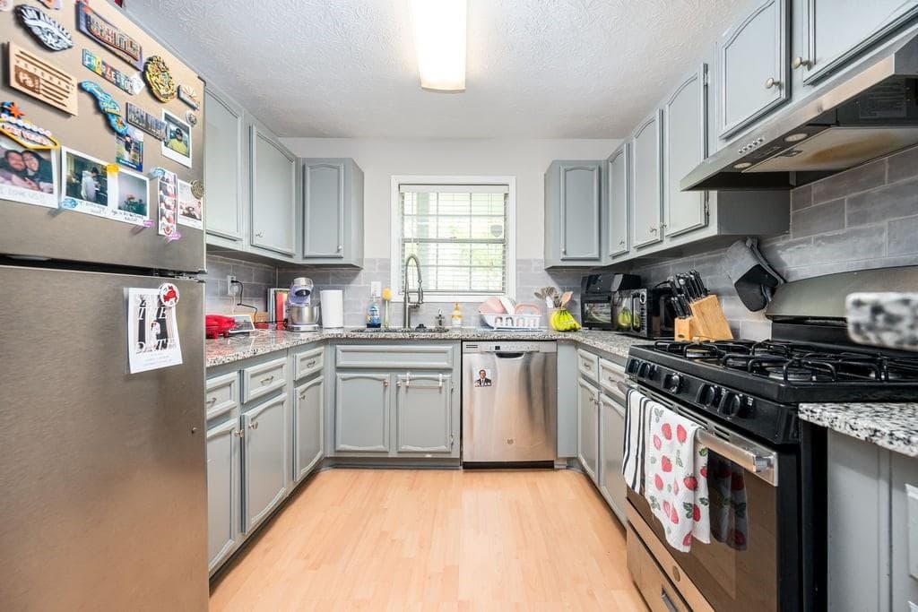 2 bedroom, 1 bathroom, 1,126 sq ft condominium for sale at 1104 Natchez Trace, Sandy Springs, GA 30350 — photo 9