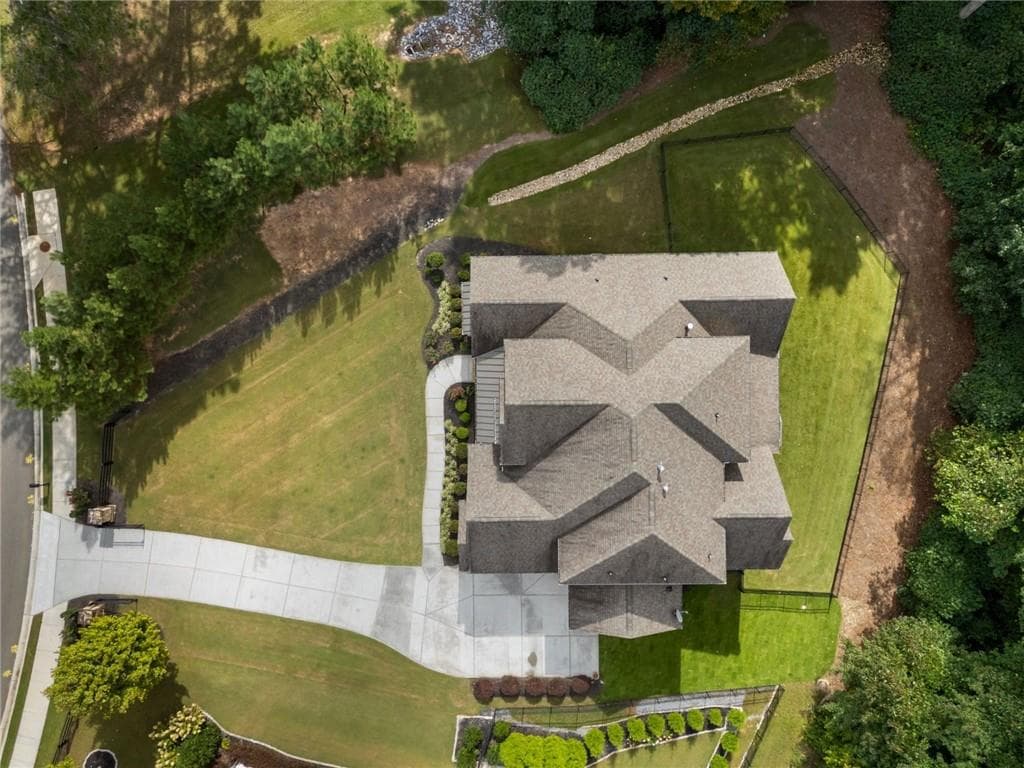 6 bedroom, 6 bathroom, 7,080 sq ft single family residence for sale at 7559 Bates Drive, Alpharetta, GA 30004 — photo 3