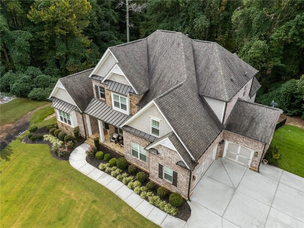 6 bedroom, 6 bathroom, 7,080 sq ft single family residence for sale at 7559 Bates Drive, Alpharetta, GA 30004 — photo 4