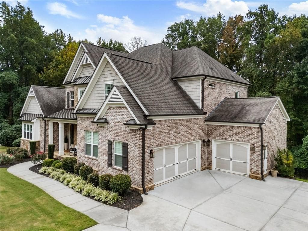 6 bedroom, 6 bathroom, 7,080 sq ft single family residence for sale at 7559 Bates Drive, Alpharetta, GA 30004 — photo 8