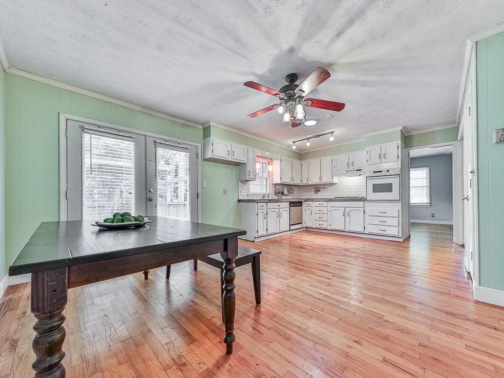 5 bedroom, 2 bathroom, 2,500 sq ft single family residence for sale at 1043 Oakdale Drive, Smyrna, GA 30080 — photo 2
