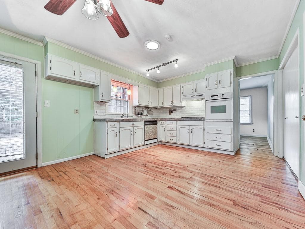5 bedroom, 2 bathroom, 2,500 sq ft single family residence for sale at 1043 Oakdale Drive, Smyrna, GA 30080 — photo 7