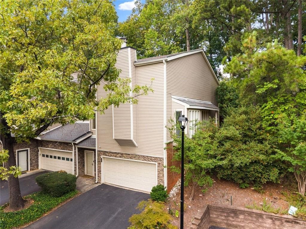 3 bedroom, 3 bathroom, 2,786 sq ft townhouse for sale at 18 Basswood Circle, Sandy Springs, GA 30328 — photo 1 of 45