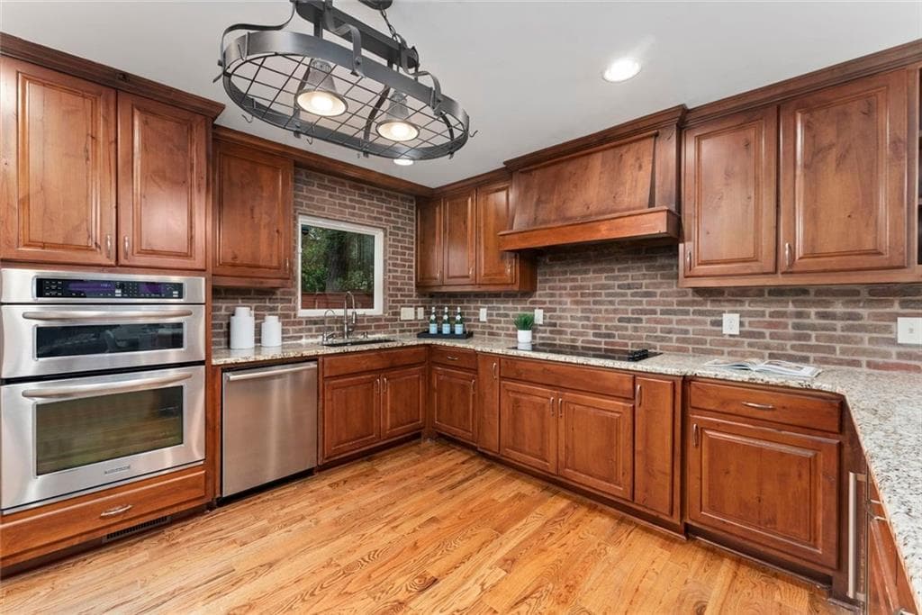 3 bedroom, 3 bathroom, 2,786 sq ft townhouse for sale at 18 Basswood Circle, Sandy Springs, GA 30328 — photo 9