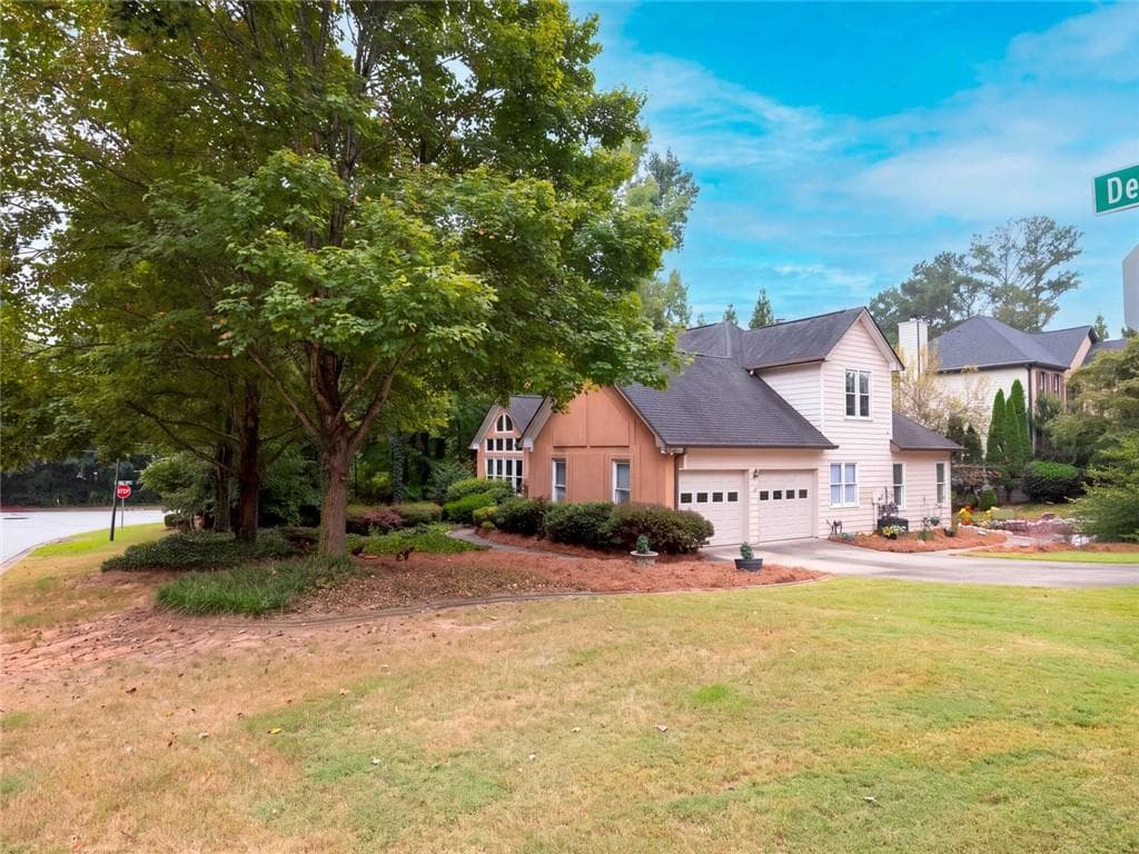 4 bedroom, 3 bathroom, 2,138 sq ft single family residence for sale at 305 Deer Cliff Cove, Lawrenceville, GA 30043 — photo 2