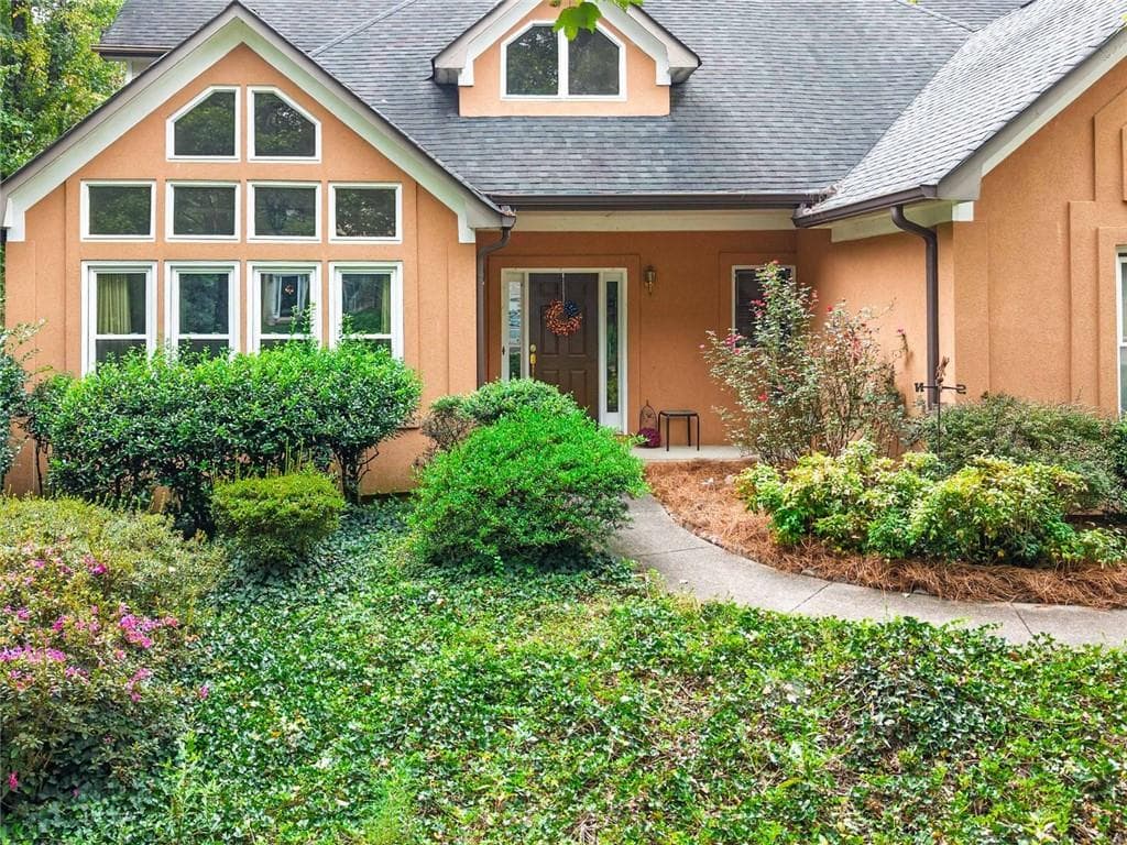 4 bedroom, 3 bathroom, 2,138 sq ft single family residence for sale at 305 Deer Cliff Cove, Lawrenceville, GA 30043 — photo 4