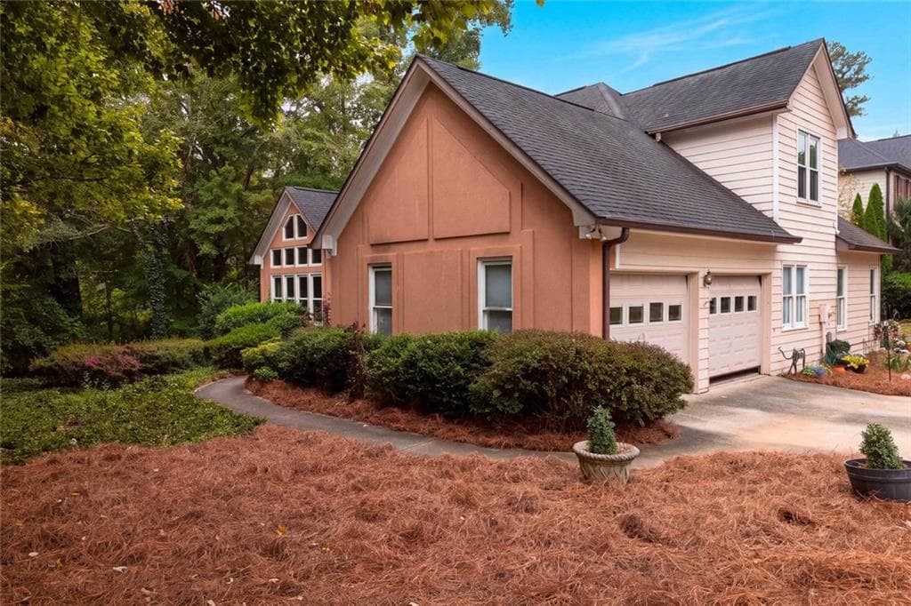 4 bedroom, 3 bathroom, 2,138 sq ft single family residence for sale at 305 Deer Cliff Cove, Lawrenceville, GA 30043 — photo 7