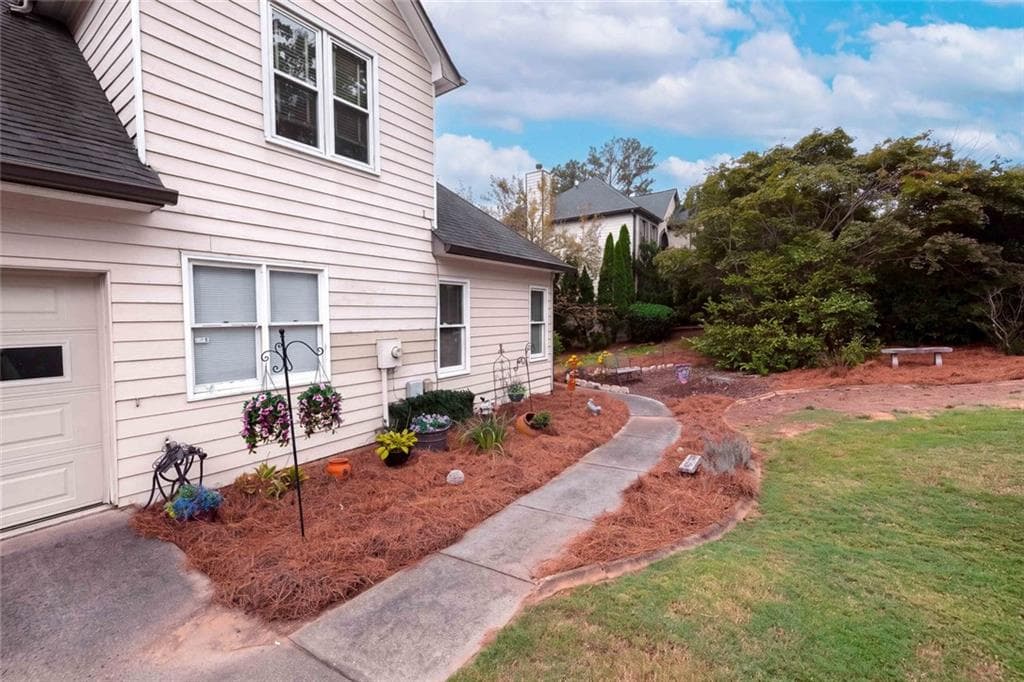 4 bedroom, 3 bathroom, 2,138 sq ft single family residence for sale at 305 Deer Cliff Cove, Lawrenceville, GA 30043 — photo 9