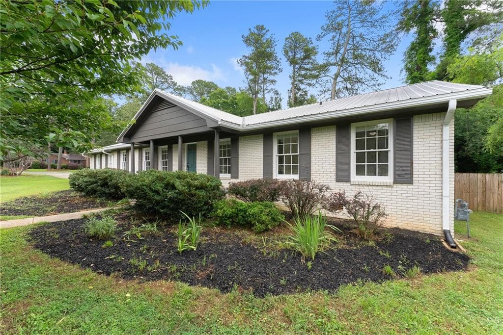4 bedroom, 3 bathroom, 2,164 sq ft single family residence for sale at 570 Cedar Creek Drive, Athens, GA 30605 — photo 6