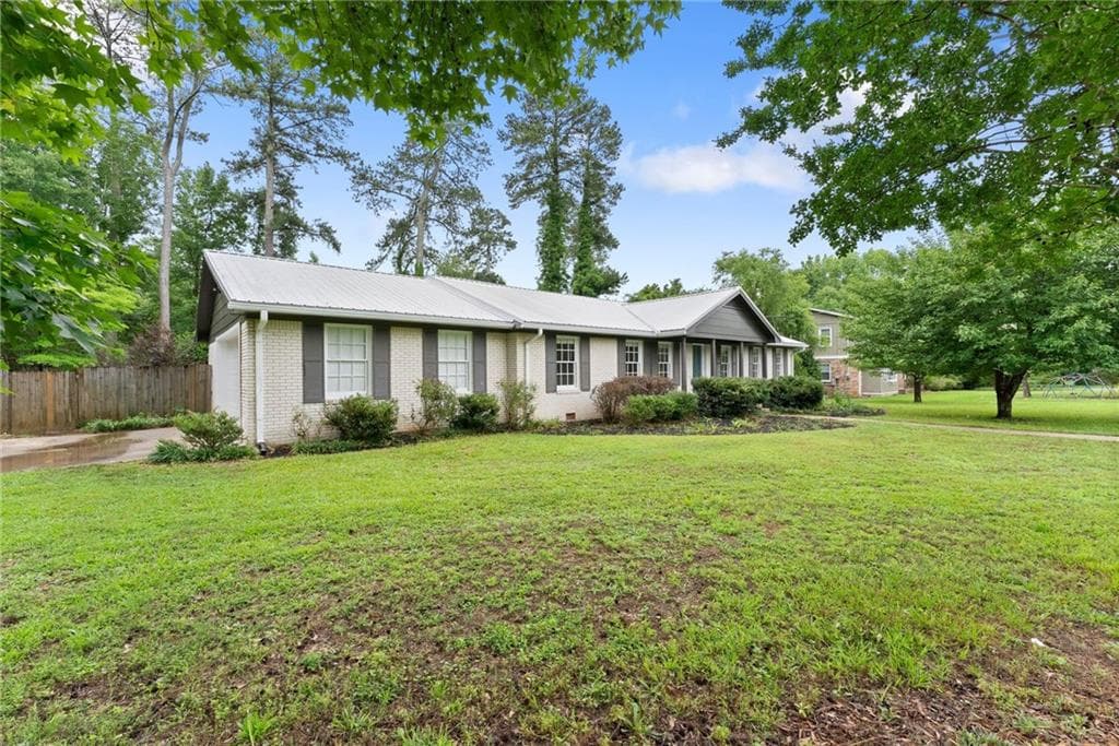 4 bedroom, 3 bathroom, 2,164 sq ft single family residence for sale at 570 Cedar Creek Drive, Athens, GA 30605 — photo 7