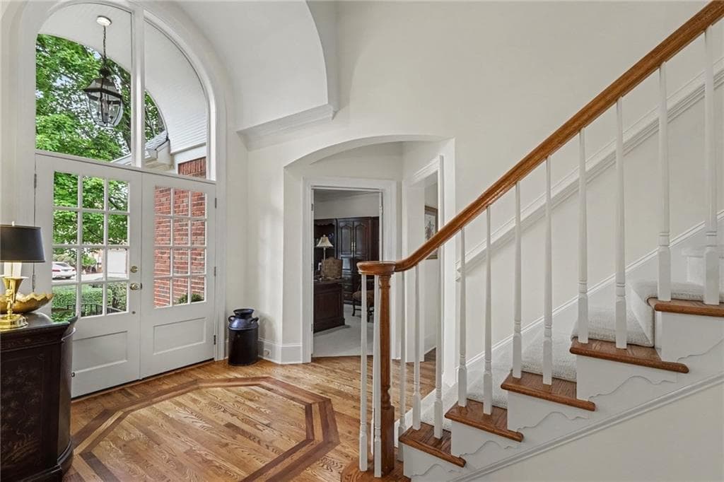 5 bedroom, 4 bathroom, 3,728 sq ft single family residence for sale at 3509 Estates Lane, Smyrna, GA 30080 — photo 3