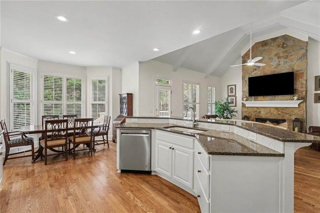 5 bedroom, 4 bathroom, 3,728 sq ft single family residence for sale at 3509 Estates Lane, Smyrna, GA 30080 — photo 9