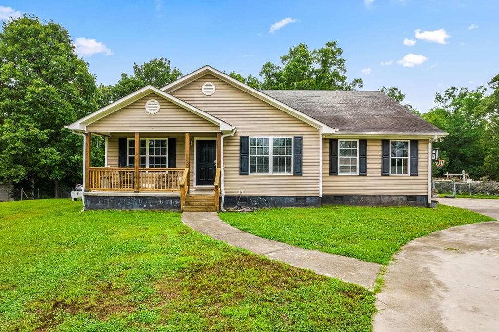 3 bedroom, 2 bathroom, 2,063 sq ft single family residence for sale at 530 Pleasant Valley Road, Silver Creek, GA 30173