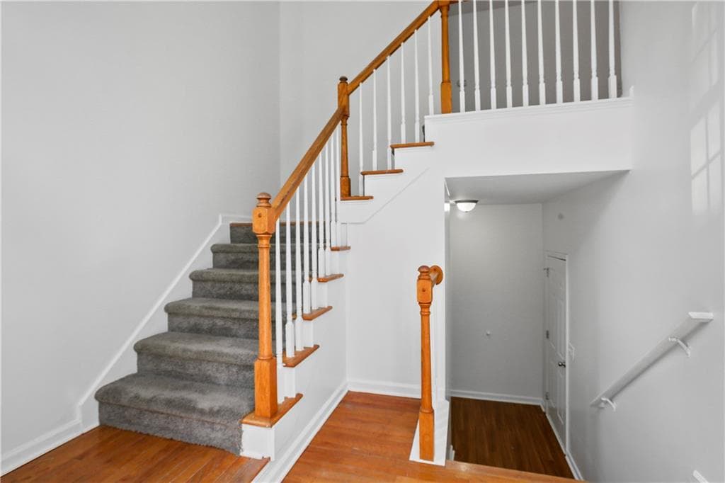 5 bedroom, 3 bathroom, 2,650 sq ft single family residence for sale at 1068 S Gordon Road, Austell, GA 30168 — photo 2